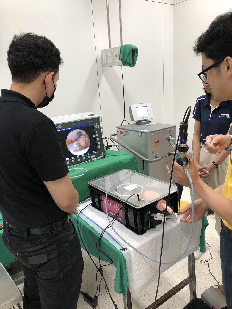 ali_apacuro's tweet photo. There is always something new to learn in a training course for us as well :)
#MedEd #ESTs2 #endourology #urology #training #education https://t.co/WijT0dKjvS