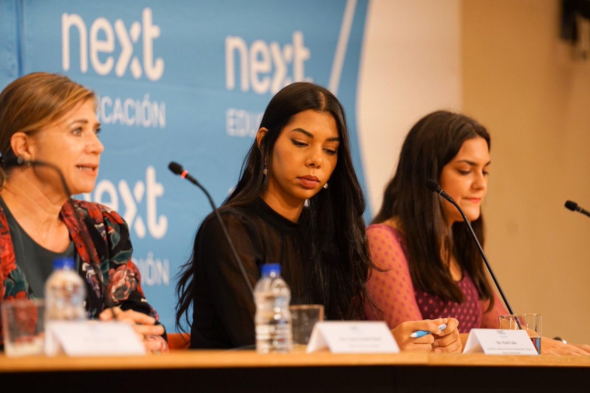 Nextibs's tweet photo. Presentamos a @MasiGalan, coordinadora académica de los másteres de #MICAE, #MIB, #InteligenciaTurística y #MarketingTurístico de @Nextibs #ClaustroNext https://t.co/Hk4DzE3JBh