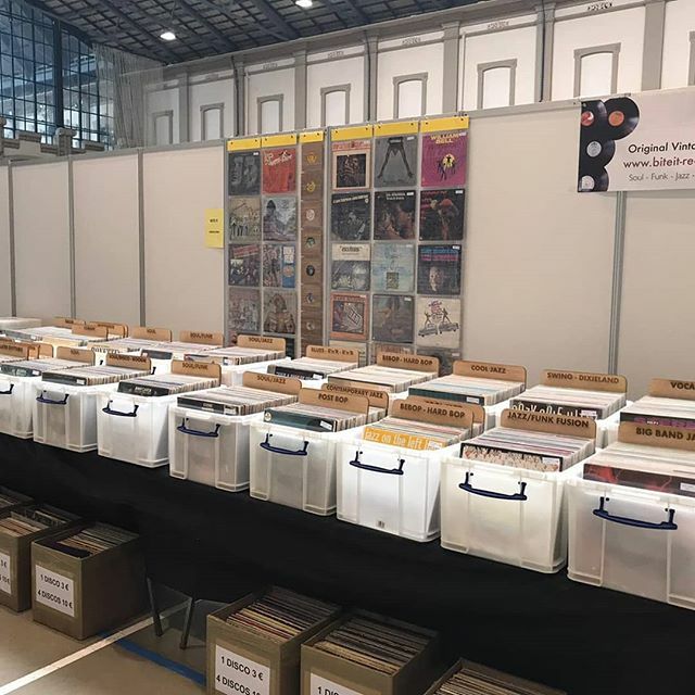 biteitrecords's tweet photo. Preparados! En una hora abre la Fira Internacional. https://t.co/CD1PorwDu0 https://t.co/CVmjpxjFnT