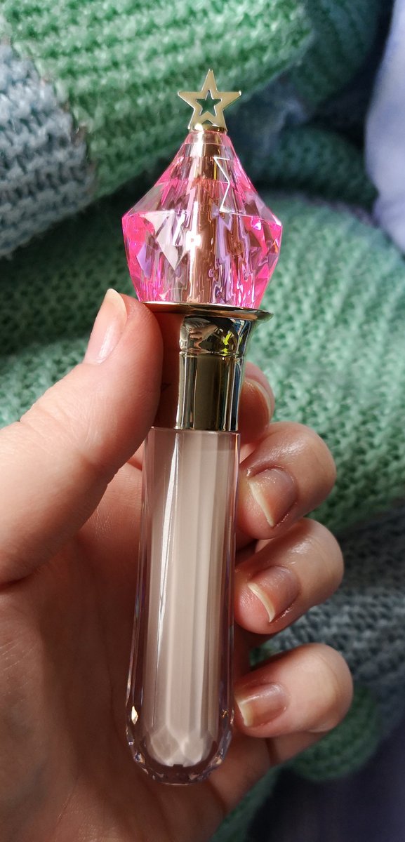 UsaPyon1289's tweet photo. Home from hospital to find my #JeffreyStarCosmetics order - FINALLY, I have my very own #BlueBloodPalette! Not only that, but the #MagicStarConcealer in shade C1 is an actual match for my pale ass! So, @JeffreeStar, when are you doing foundation to match? 👀 https://t.co/t2I7SyBZhH