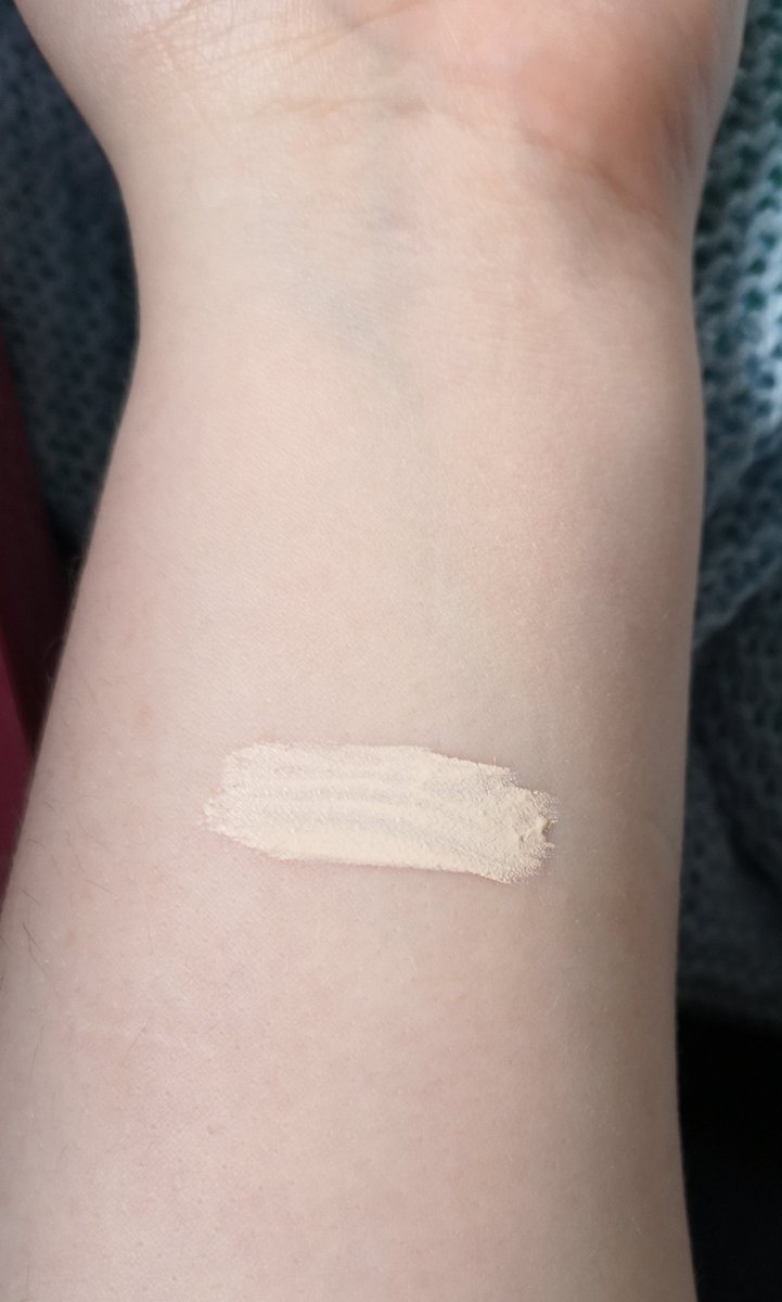 UsaPyon1289's tweet photo. Home from hospital to find my #JeffreyStarCosmetics order - FINALLY, I have my very own #BlueBloodPalette! Not only that, but the #MagicStarConcealer in shade C1 is an actual match for my pale ass! So, @JeffreeStar, when are you doing foundation to match? 👀 https://t.co/t2I7SyBZhH