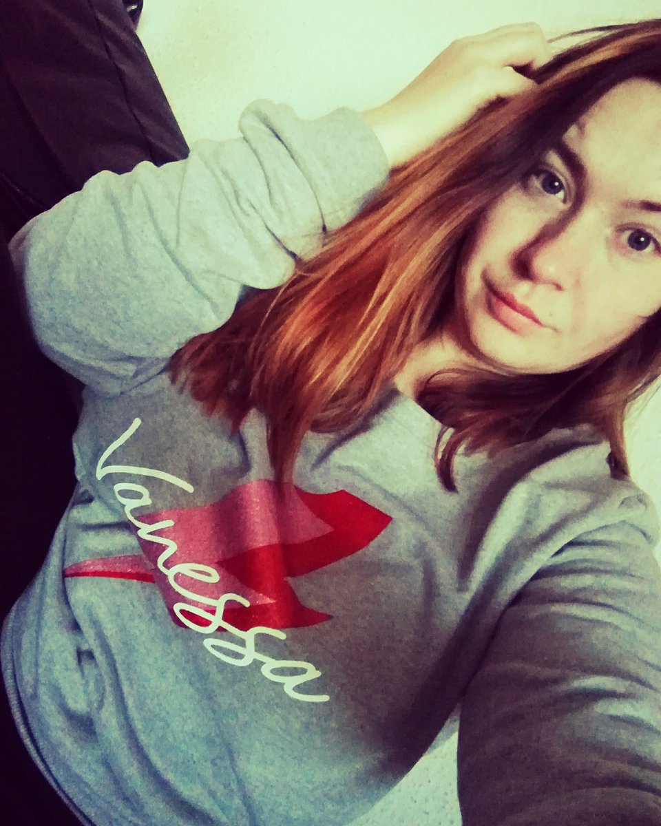 VKltng's tweet photo. Du schlugst wie ein Blitz in mein Herz hinein ⚡❤️

#fürimmer #vanessamai #newmerch

@vanessamai ✨ https://t.co/yjhb7TfrQd