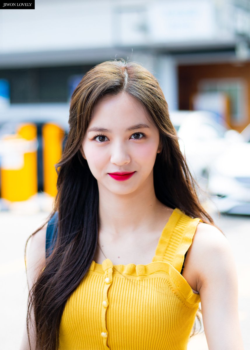 jiwonlovely0904's tweet photo. 190621 KBS 뮤직뱅크 중간출근 HQ

@cherrybullet
 #CherryBullet #チェリーバレッド #체리블렛 #허지원 #지원 #ジウォン #JIWON #네가참좋아 #ReallyReally https://t.co/3sEWfVd5No