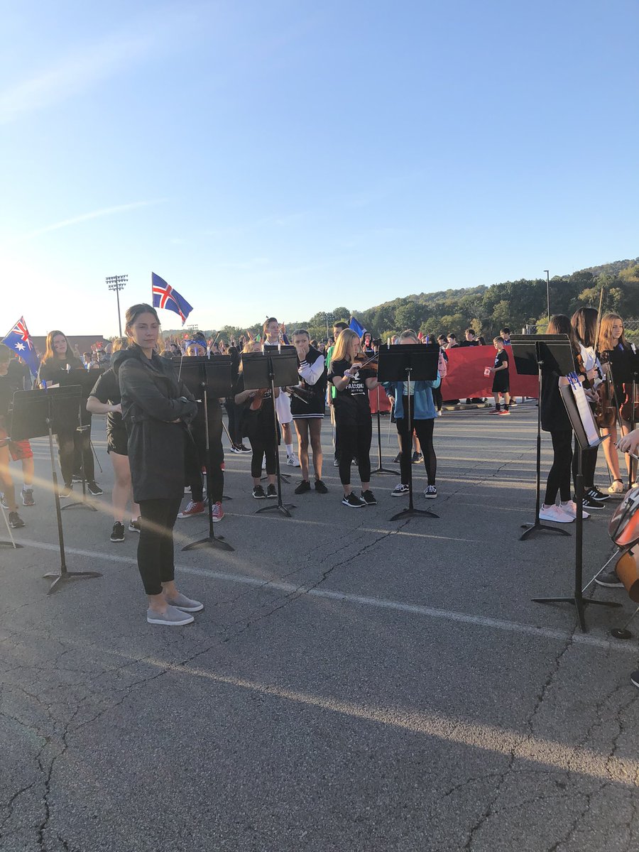 schollaert_8's tweet photo. @SV_RGMS Olympic Day! We love #lifeinthemiddle #wearemore. @Seneca_Valley https://t.co/u0ZHaGQrOe