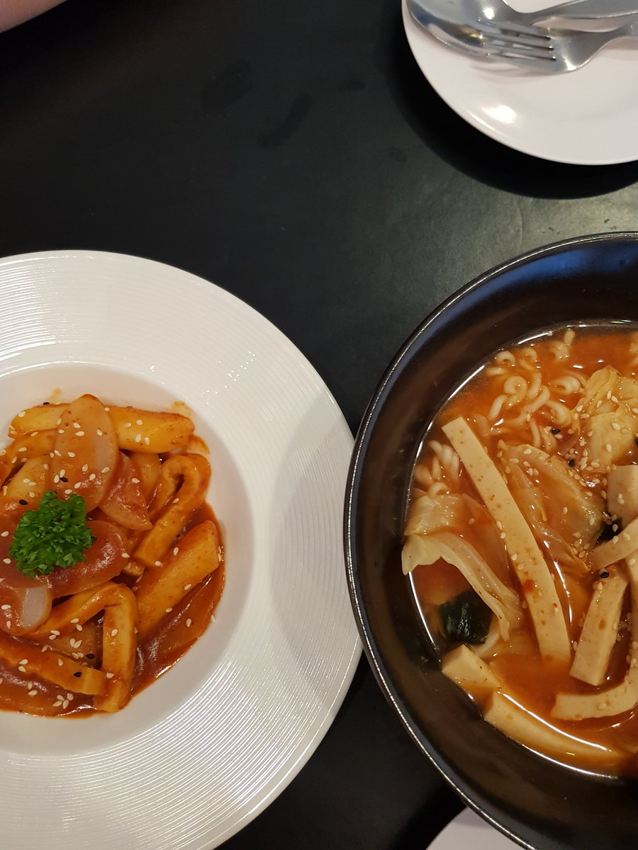 stikwiturphone's tweet photo. ความดีงามของ TASTY24 ไปเชียงใหม่ไม่ควรพลาด ถูกมาก อร่อยมาก พี่เจ้าของก็น่ารักมากกก ต๊อกคือเดอะเบส กิน 5 อย่างแค่ 290 บาท ถ้ากินที่อื่นน่าจะแตะ 600 บาท ถ่ายมาได้แค่นี้เพราะหิวและอร่อยมาก #รีวิวเชียงใหม่ #อร่อยบอกต่อ #อร่อยบอกต่อ #อร่อยไปแดก #ชิมช็อปใช้  @aroii https://t.co/6LM5MCfara