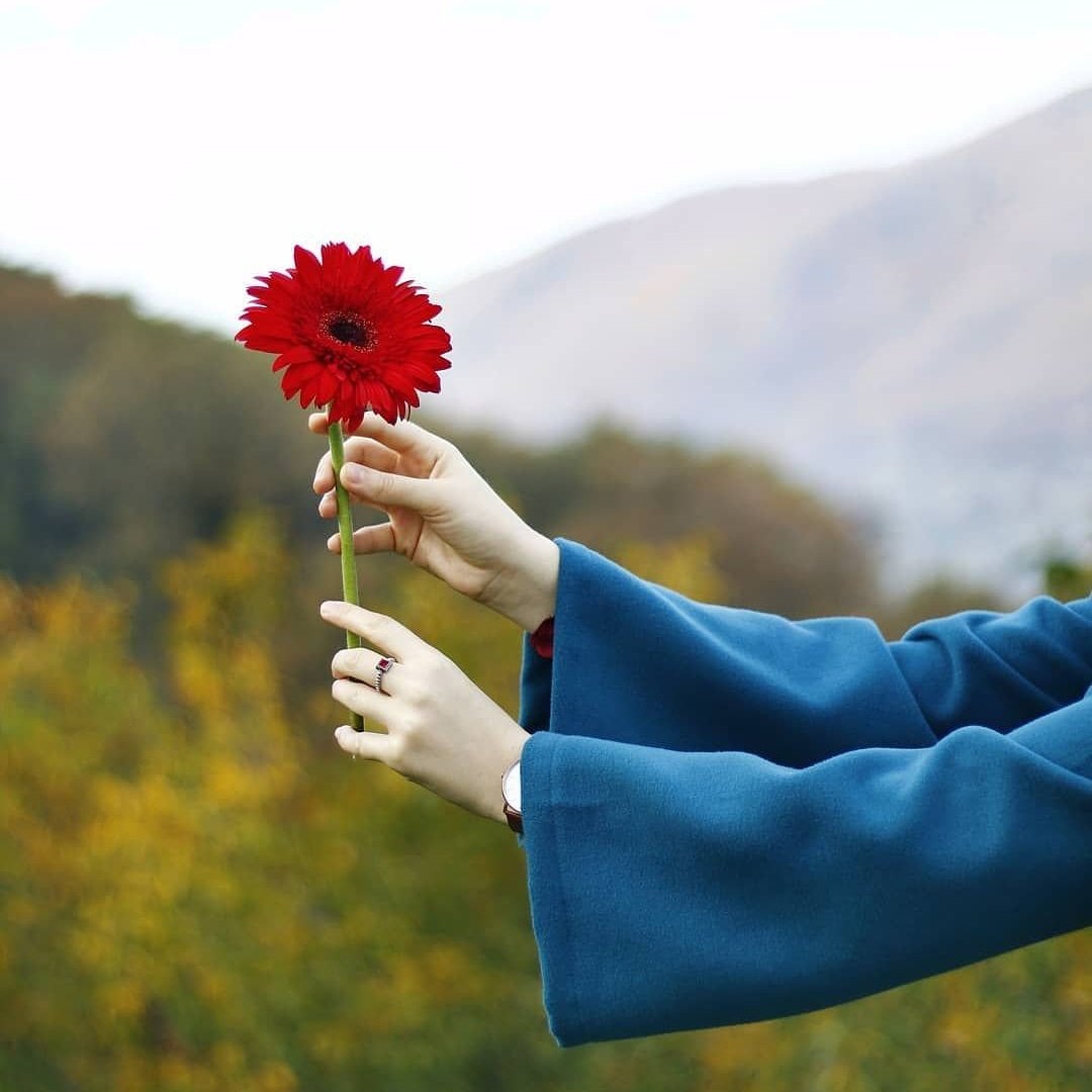 Цветок на руку. Врач с цветами. Цветок на руку. One with flowers. One with flowers.