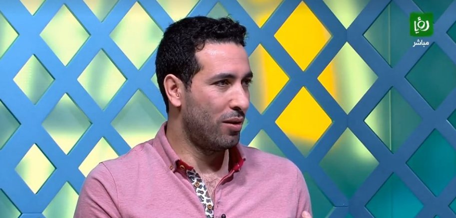 تريكه
صلاح لا يقارن ، صلاح عمل تاريخ صعب حد يصل اليه اصبح ماركه عالميه بقي هرم متحرك ، عندنا في مصر هرم ثابت هو بقي هرم متحرك، فصعب حد تقارنه به لانه عمل تاريخ كبير 
.. 
المذيعه
بس انت بالنسبه ليا الهرم الثابت، لسا موجود بنفس المستوي والشعبيه والمحبه في قلوب الناس كلها