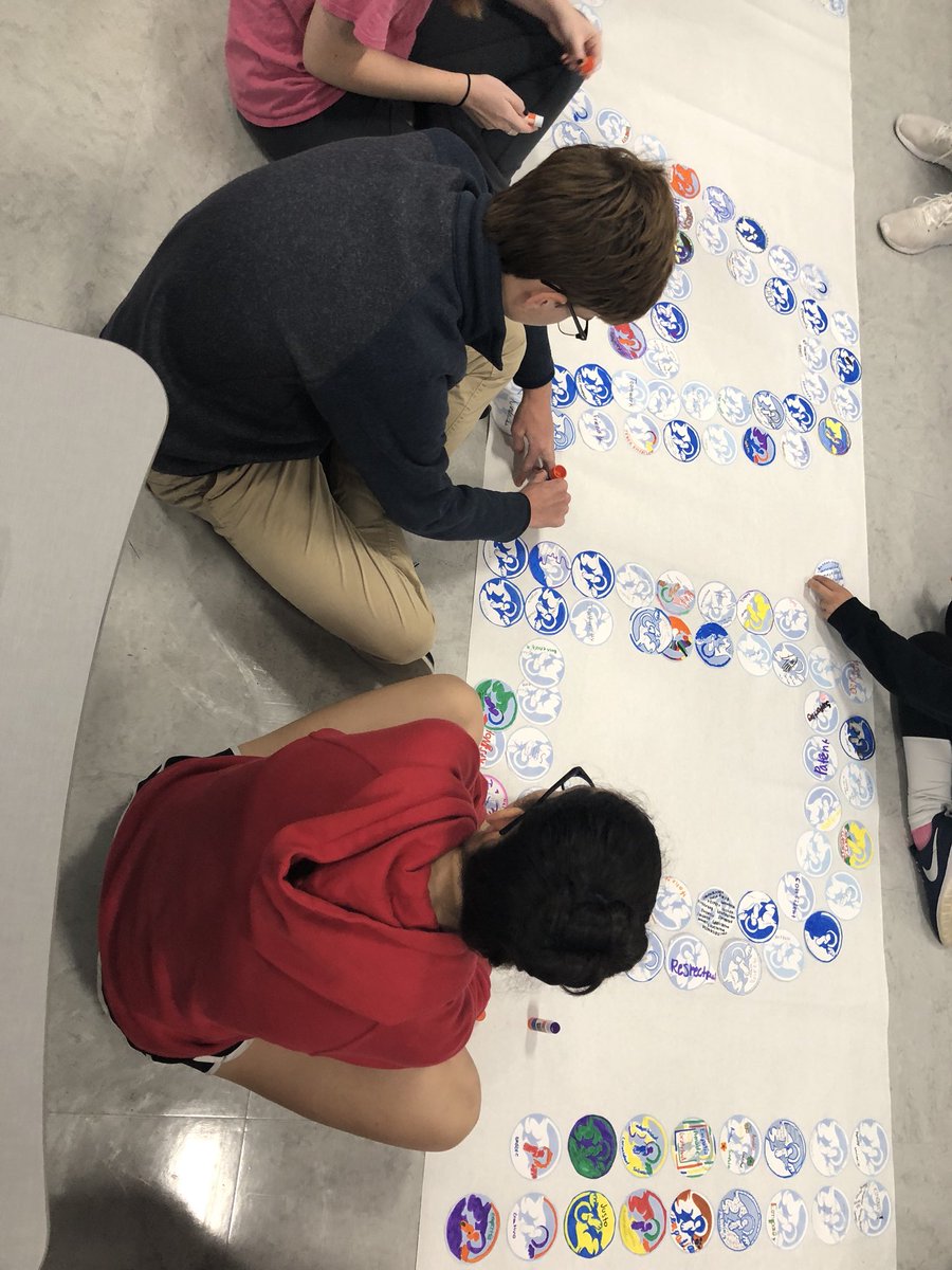 character_cadre's tweet photo. Character Cadre in Action! Sts working on our Ladue display! #seeserveconnect Awesome leadership from students! https://t.co/iRXEoJfC07