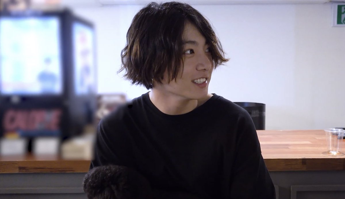 Bonheur_0613's tweet image. 표정이랑 다 너무 귀여운데 몸은 애기 아닌 왕토끼ㅠㅠㅠ🐰💕 꾸기는 뭘 해도 이쁘니까 하고 싶은 거 다 해!!! 묶은머리 존버해야지 영상 고마워 애깅이😭💜💜💜
#방탄휴가일지 #단발머리그소년 #근육토끼