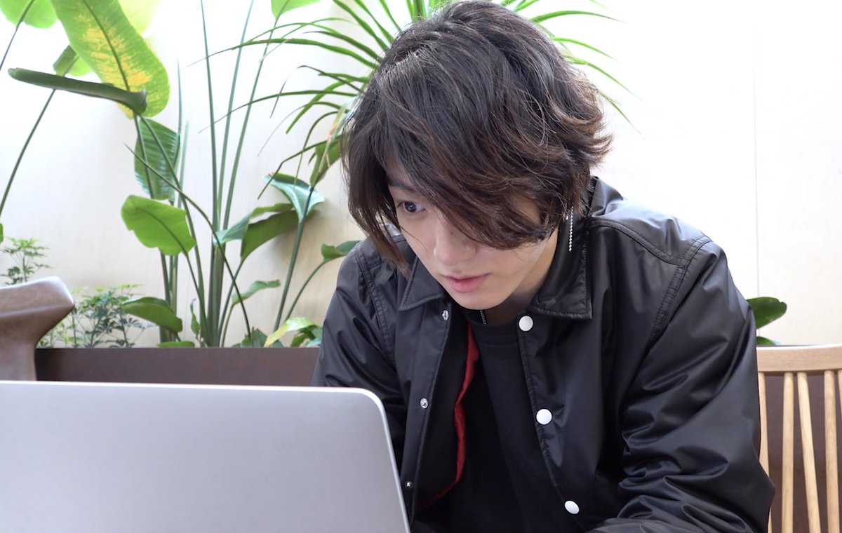 Bonheur_0613's tweet image. 표정이랑 다 너무 귀여운데 몸은 애기 아닌 왕토끼ㅠㅠㅠ🐰💕 꾸기는 뭘 해도 이쁘니까 하고 싶은 거 다 해!!! 묶은머리 존버해야지 영상 고마워 애깅이😭💜💜💜
#방탄휴가일지 #단발머리그소년 #근육토끼