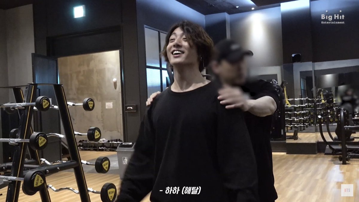 Bonheur_0613's tweet image. 표정이랑 다 너무 귀여운데 몸은 애기 아닌 왕토끼ㅠㅠㅠ🐰💕 꾸기는 뭘 해도 이쁘니까 하고 싶은 거 다 해!!! 묶은머리 존버해야지 영상 고마워 애깅이😭💜💜💜
#방탄휴가일지 #단발머리그소년 #근육토끼