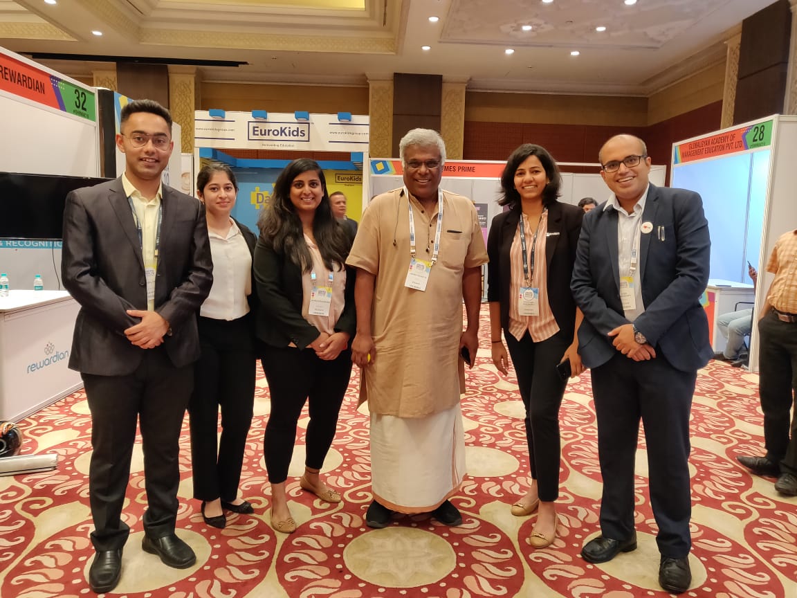 thedarwinbox's tweet image. Team #Darwinbox with the dynamic @AshishVid, at #SHRMIAC19