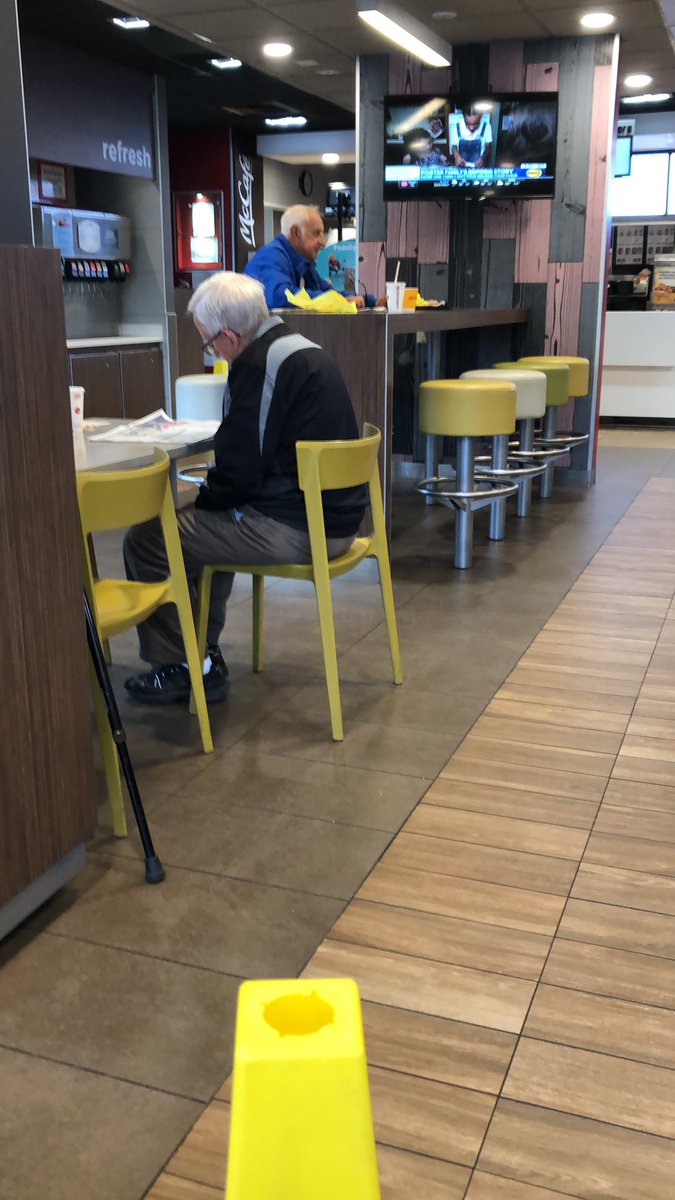 ccow17's tweet photo. Just me and the boys having some breaky. #hashtagsandhashbrowns #noworktoday https://t.co/yS5rXw0mkM
