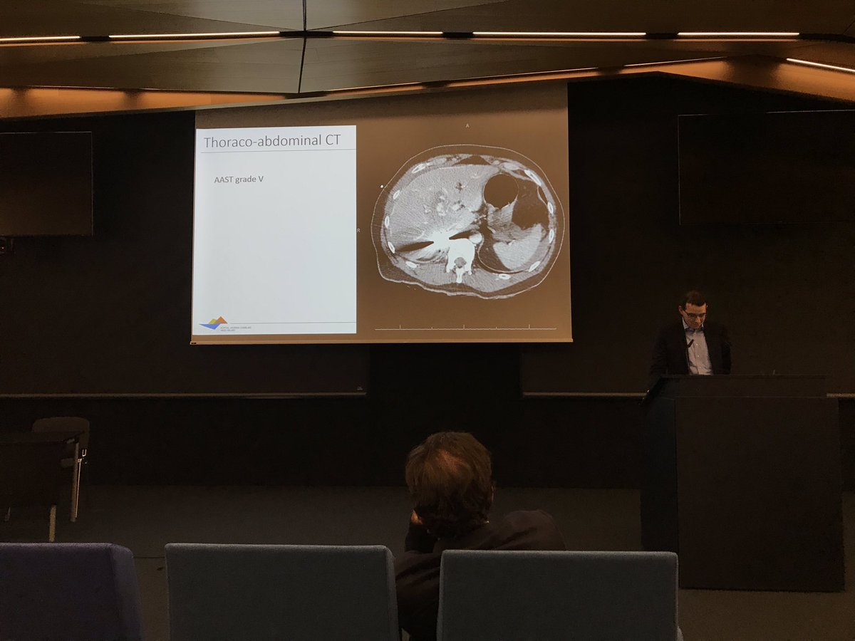 VisceralChuv's tweet photo. #CesarRoux Le Dr Winiker de l’hôpital Riviera-Chablais inaugure la sessions interactive sur le trauma avec la présentation d’un cas clinique: Lésion hépatique grade V dans un hôpital périphérique: call a friend! @ProfDemartines https://t.co/Dc2z7en3e4