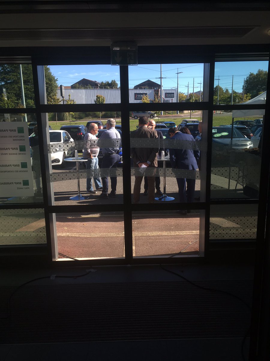 ClementThiam's tweet photo. Deux belles journées dédiées Automobile et Financement à destination de nos clients et prospects. Mention spéciale au garage GROS pour le choix important de véhicules présentés. Merci à notre partenaire @BNPP_PF pour l’expertise et aussi LaRustine#VR et BennyBissaud chef à dom. https://t.co/k0hSiPAjBj