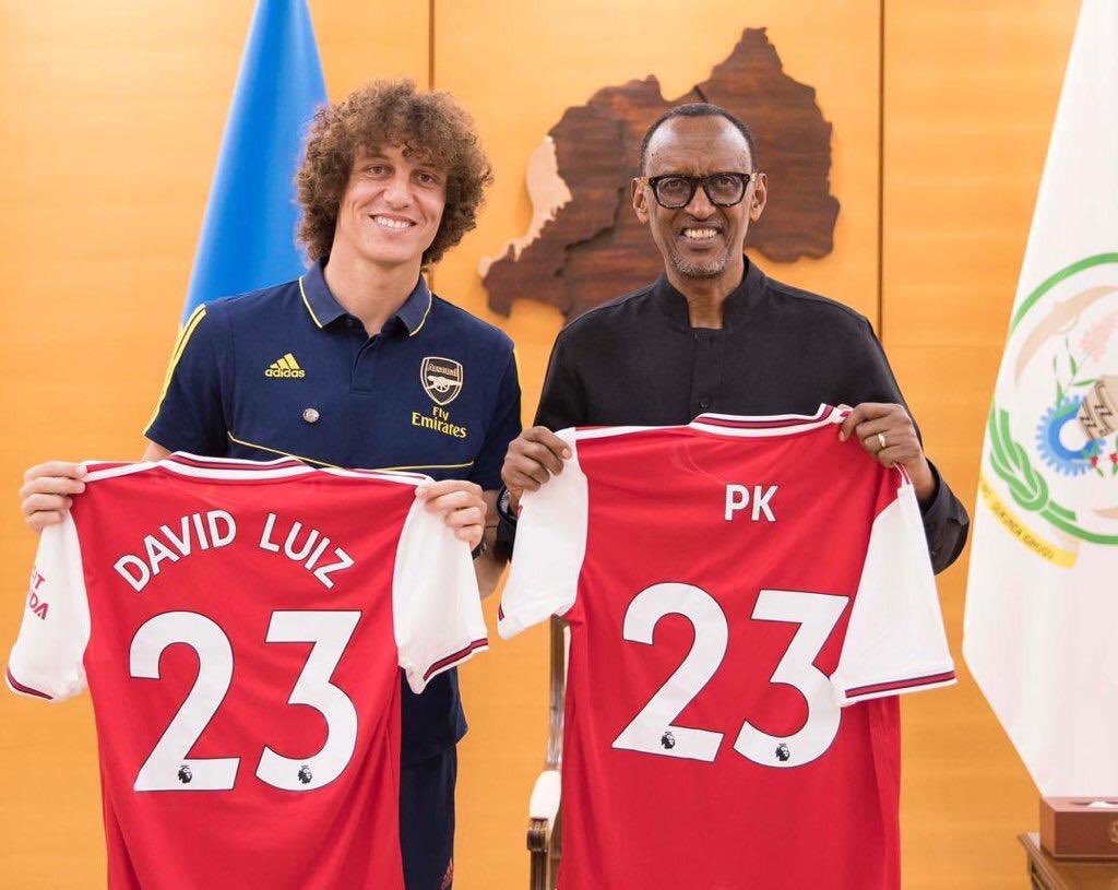 Moses_b1's tweet photo. Am in love with this 📸😍 #TwoLegend
@Arsenal #COYG https://t.co/BgYP3vH9eW