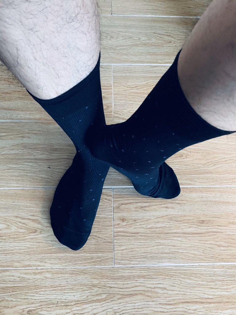 dior_d9966's tweet photo. Horny at the office https://t.co/ByqIee0abW
