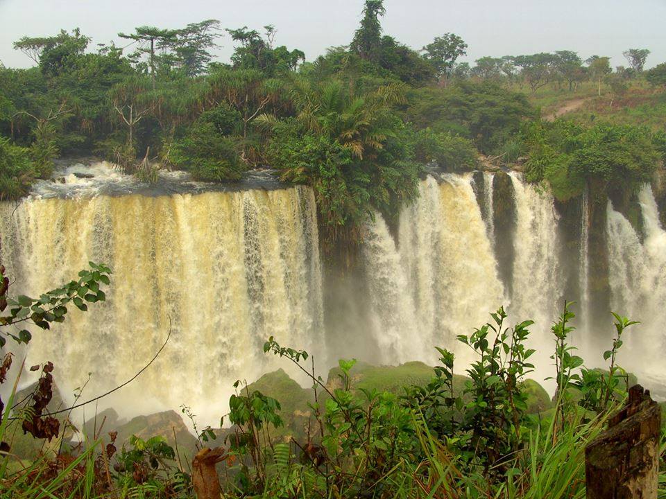 DrcViva's tweet photo. #RDC : les chutes Kakobola dans la province du Kwilu 🇨🇩.
.
.@DrcViva @TourismeRDCongo @BunkuluYves #visiterdcongo #discover_rdcongo https://t.co/OhvI9Ddph6