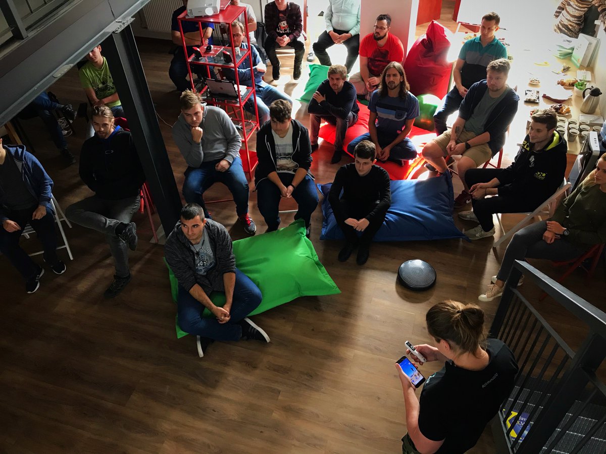 MartaUBK's tweet photo. @zikmund100  v UBK v rámci eventu #UBKinternational
🙋‍♀️🙋‍♂️ dnešní event  byl  #cool! 
https://t.co/f0HfcSCm1g

#UBKstories #weloveit #plzen #UBKgirls #UBKmen #cestovatele #libanon #japonsko #thajsko #rusko #kazachstan #myanmar #indie #sibir #kamcatka #turecko #nepal #malajsie https://t.co/5bJDab8kni