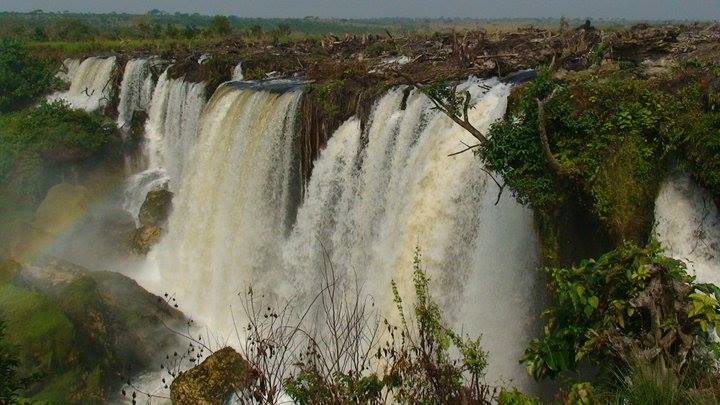 DrcViva's tweet photo. #RDC : les chutes Kakobola dans la province du Kwilu 🇨🇩.
.
.@DrcViva @TourismeRDCongo @BunkuluYves #visiterdcongo #discover_rdcongo https://t.co/OhvI9Ddph6