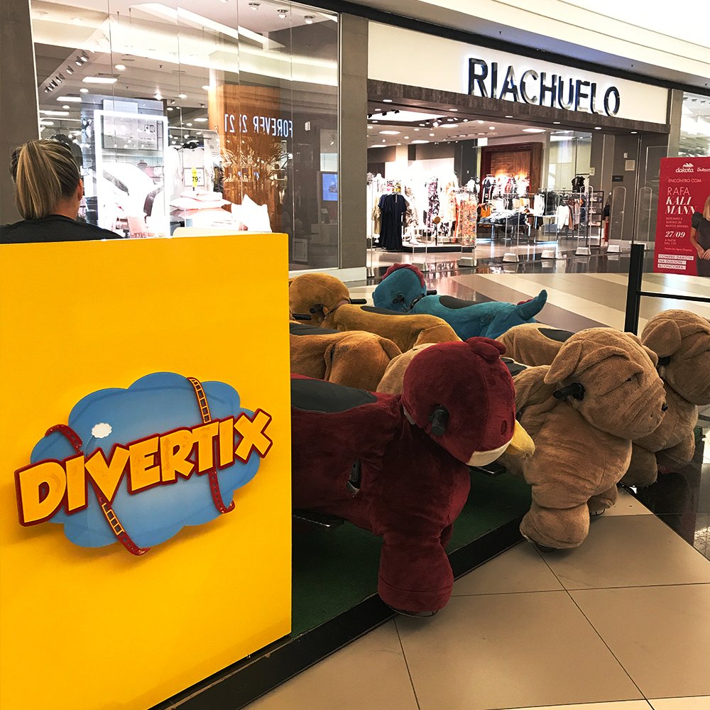 Passeio_Aguas's tweet image. 🎊 Hoje é dia de conferir as atrações desse fim de semana para curtir o #DiaDasCrianças aqui no #PasseioDasÁguas. 🎈🎁😍 Diversão para a família toda! 🎪 Venha curtir o espetáculo O Grande Circo Mágico,  os jogos do 🎮 #MagicGames, Piscina de Bolinhas e muito mais!