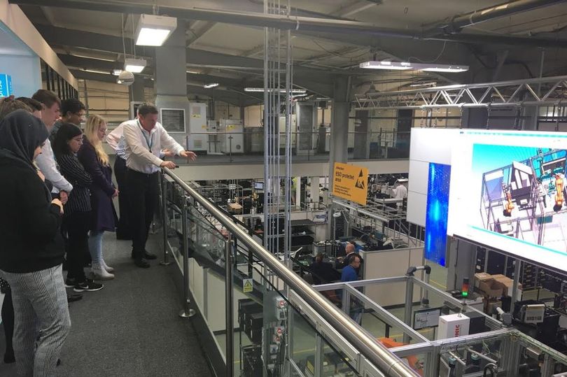 Fairburns_Group's tweet image. .@Siemens has launched a new undergraduate sponsorship programme to discover, inspire and nurture the next generation of engineering and tech talent ow.ly/ox6H30pHxXv #NextGenEngineering #Engineering