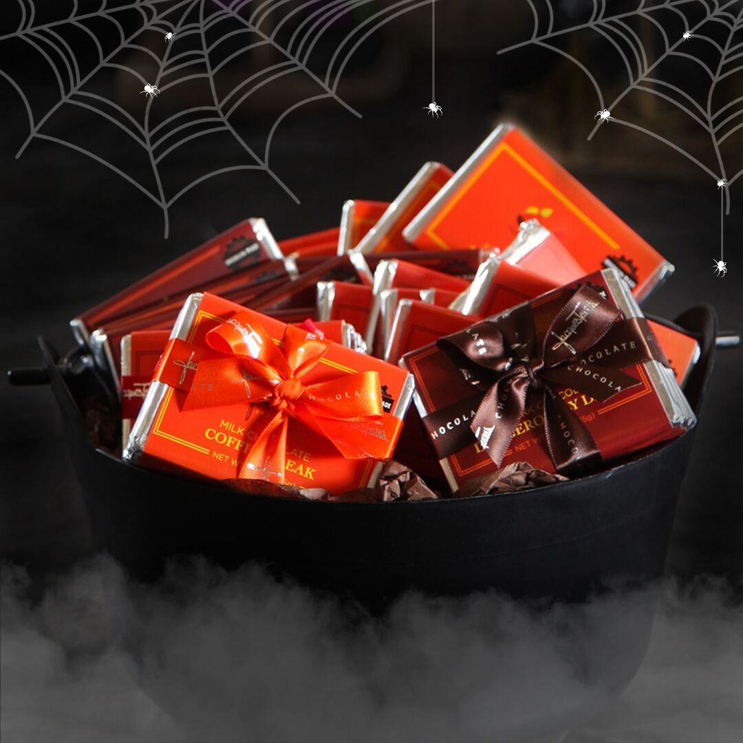 jacquestorres's tweet image. Trick or Treating just got an upgrade 🕸️
#MiniBars