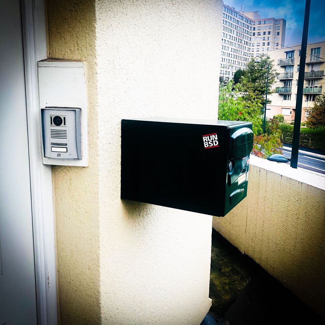 jcarnat's tweet image. Advertising that we #RunBSD here!