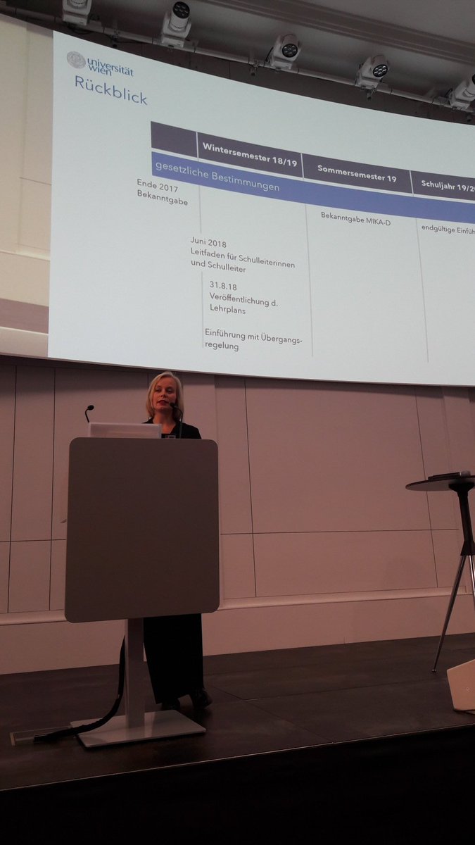 SCHMIDGabriele1's tweet photo. #wirksamdeutschfoerdern jetzt in der #AK Wien. Fazit: Soziale Ausgrenzung ohne Verbesserung der #DeutschenSprache. Bessere Lösungen gibt es:#AKSprachmodell will mehr #Frühförderung im #Kindergarten + #integrative Förderung in der Schule und was für Seiteneinsteigende. https://t.co/u4mslhSPdN
