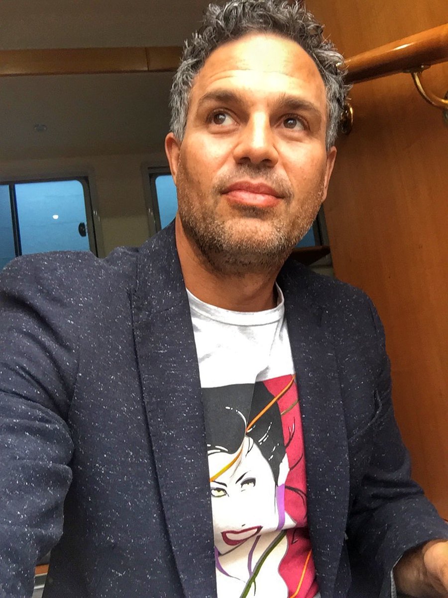 MarkRuffalo's tweet photo. Rocking the Tony Stark 2017 collection 😎 #FBF #ThorRagnarok https://t.co/I3VL5aAhue