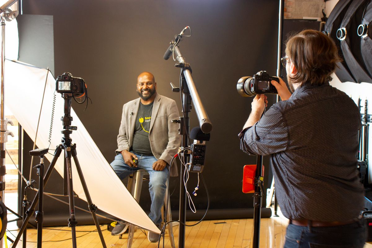 MAVEN777's tweet photo. Here's some behind the scenes images from the video shoot for Maven's new Chip Team Video. It was a lot of fun to shoot and great to work with such talented people including Matt Reese Photography and Kow Abundant. Watch the video here https://t.co/3oDRHT2m66  #restaurantsupport https://t.co/L89Cct1Ng2