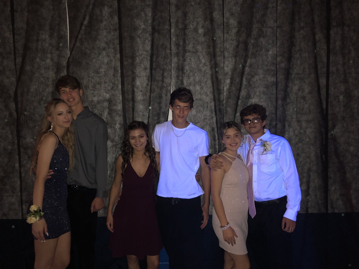 BridgesHS's tweet image. Last week our Seckman kiddos cleaned up pretty nice for homecoming!!! #wearebuilders #lookinggood #SHShoco