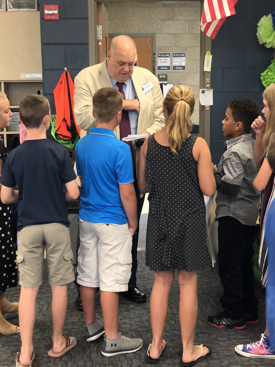 mmooresjc's tweet photo. Students of @ges_MrsHarmon bringing Pirate Park maps to life using @ThingLink. Tags included area/perimeter, pictures of concession stands &amp; shelters, links to scoreboards &amp; playgrounds. Presented to the mayor &amp; city engineers, among others. #PBL #GESedtech #bestjobever! https://t.co/trbdYcckp5
