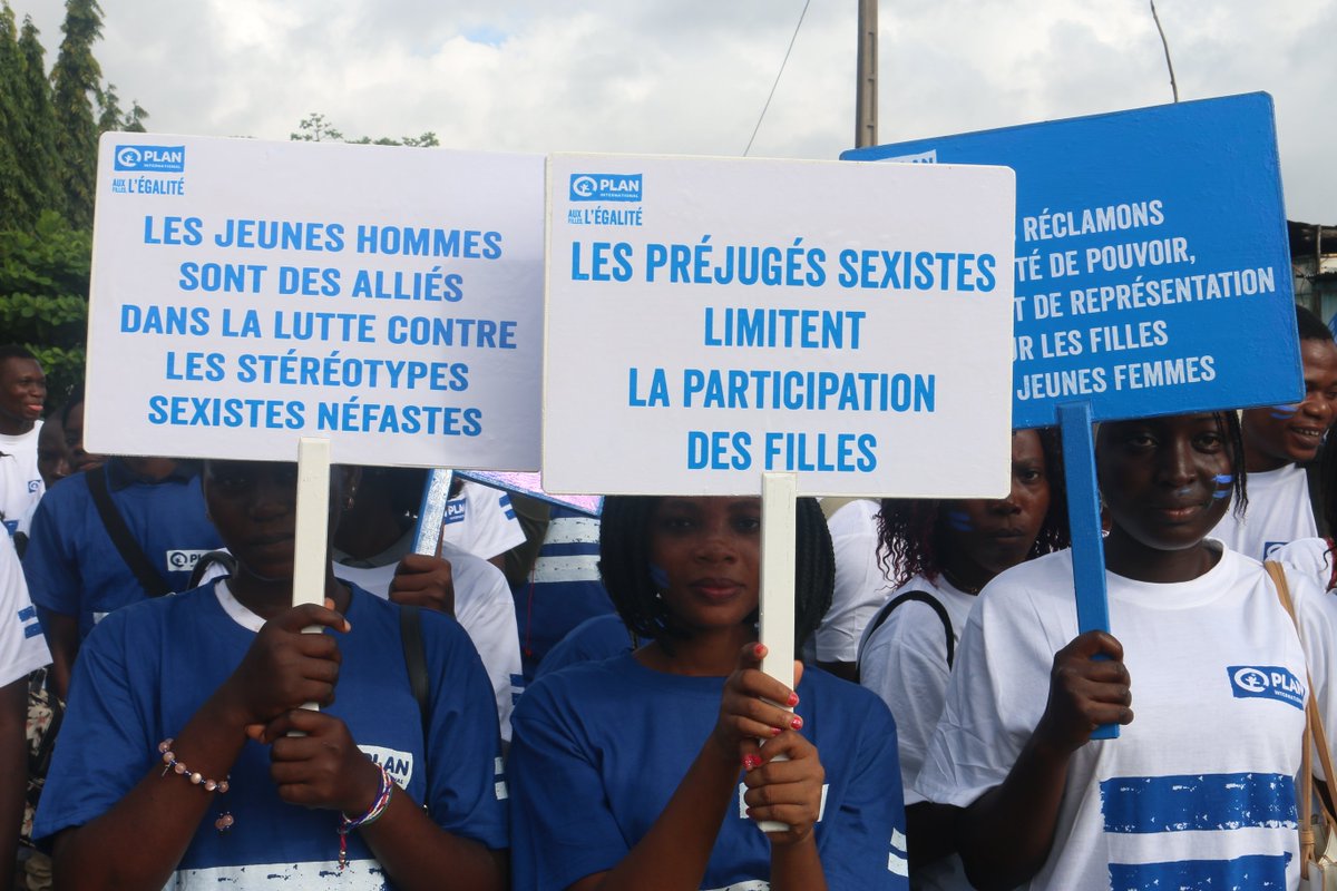 PlanIntlBenin's tweet photo. Défilé de lancement des manifestations de la Journée Internationale de la Fille 2019 suivi d'un panel de discussion au stade de l'amitié en présence du Ministre de la Jeunesse et du Sport avec plus de 300 jeunes et notre personnel. #RewriteHerStory #ReecrireSonHistoire https://t.co/WFABY3IJPg