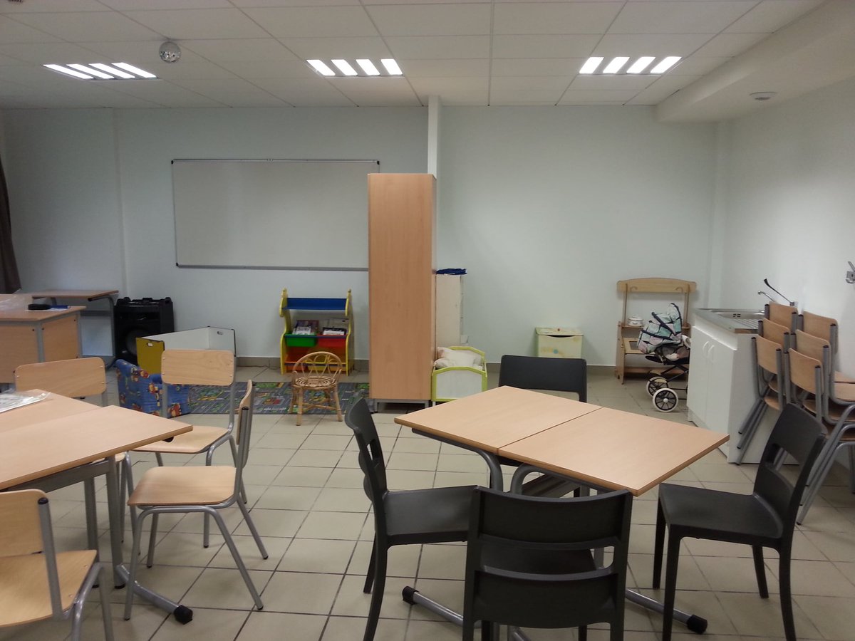 War an hent emañ ar greizenn dudi e brezhoneg ! 
Chom a ra plasoù evit ar vakañsoù ! 

Le centre de loisirs va pouvoir se mettre en place pour les vacances
Il nous reste des places 

un devezh pe evit ar sizhun.
la journée ou à la semaine.  urlz.fr/az2H