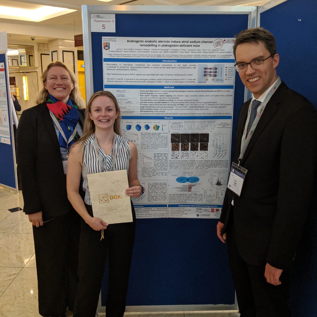 PRIZE WINNER: More congratulations today for @ICVS_UoB colleagues - well done to @LSkientist who won best poster prize in the Cellular Electrophysiology category at the DGK Basic Science Meeting in Berlin. Smiles all round! 😀🎉🎉