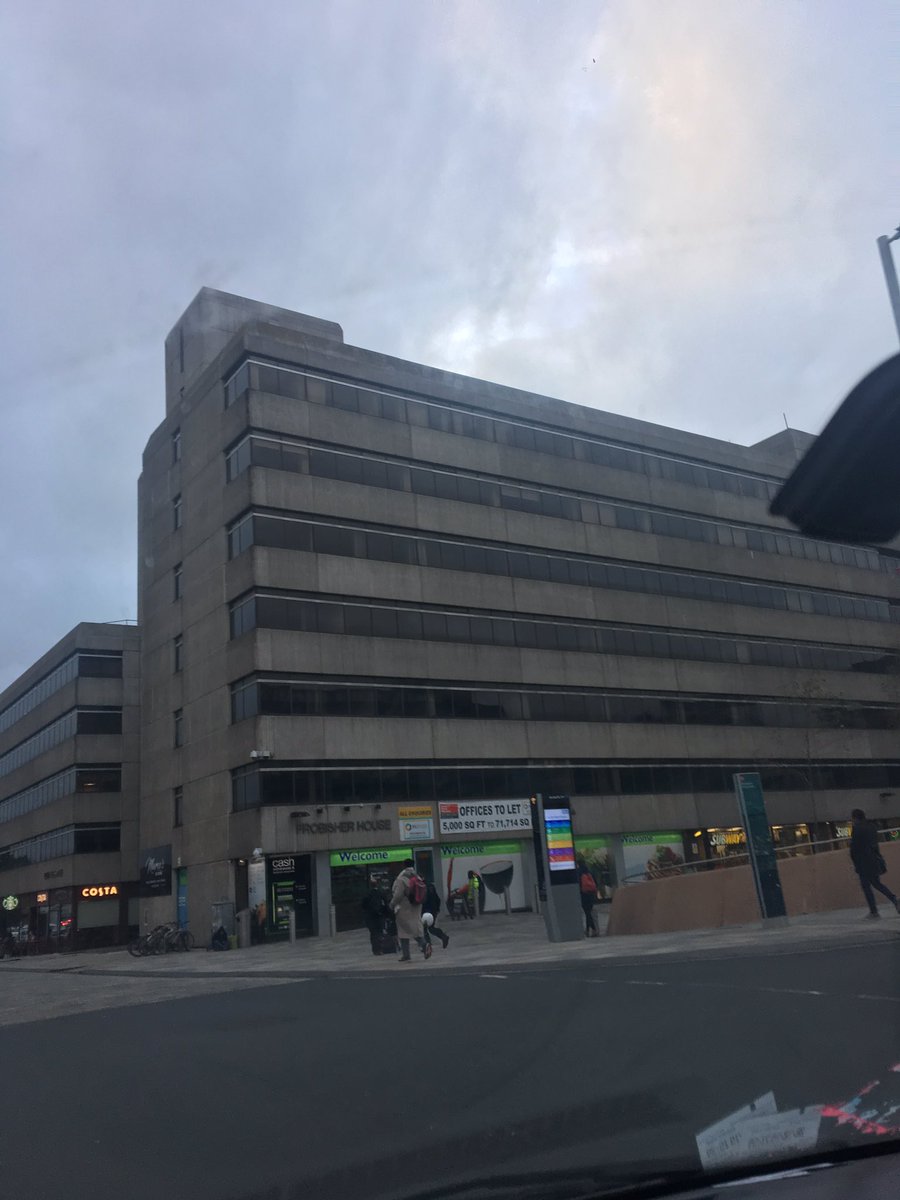 sotonbuildings's tweet photo. Frobisher house observed when driving a car down a bus-only lane. Sometimes the reward is greater than the penalty fine #3points https://t.co/AmIwFrsiRc