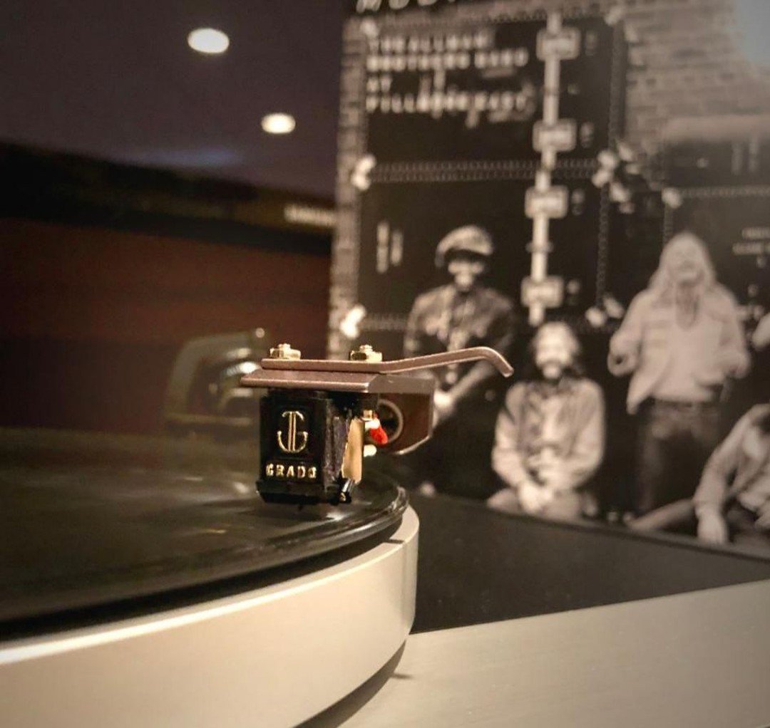 4_ears's tweet photo. Is it Live or is it Grado? The Grado Gold2 - bringing your vinyl to life...
•
•
•
•
•
#grado @gradolabs #gradolabs #absolutesound #audiophile #hifi #stereophile #audio #vinyl #headfonics #vinylrecords #turntables #classicrock #allmanbrothers #phono 📷 @4ourears https://t.co/6yeO4ZVdFs