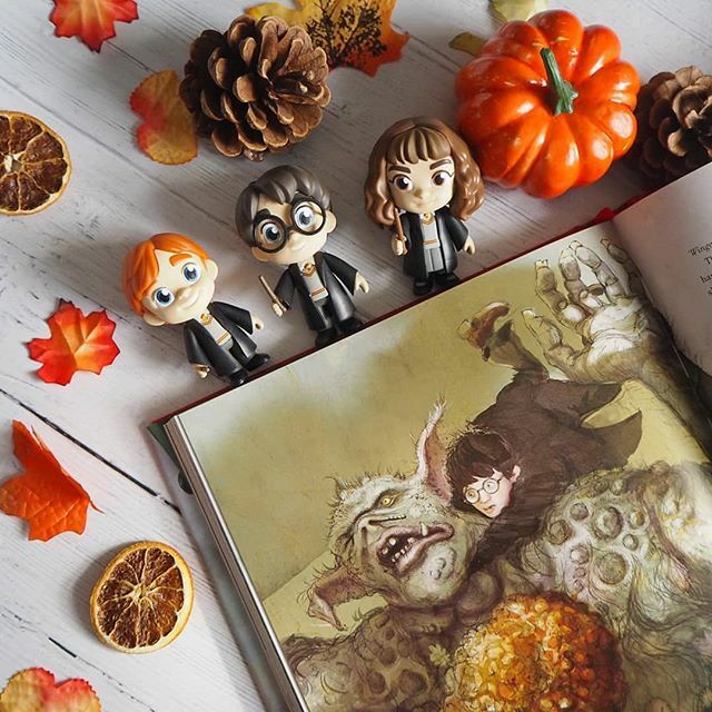tsundoku_girl's tweet photo. Happy Friday! How's life?
#qotd: wear a pumpkin outfit for a month, or a super itchy jumper for a week?!
@whatsallyreadnext tagged me to do the #abcsbookchallenge so here goes! All you have to do is name a book beginning with every letter of the alphabet… https://t.co/jjc37yvMln https://t.co/tVUFMYrBYA
