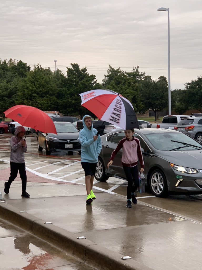 sr_blevins's tweet photo. @DowningMS keeping KINDNESS going!! #LISDBEKIND #greenmeansgo #keepitgoing https://t.co/nzT7co8coB