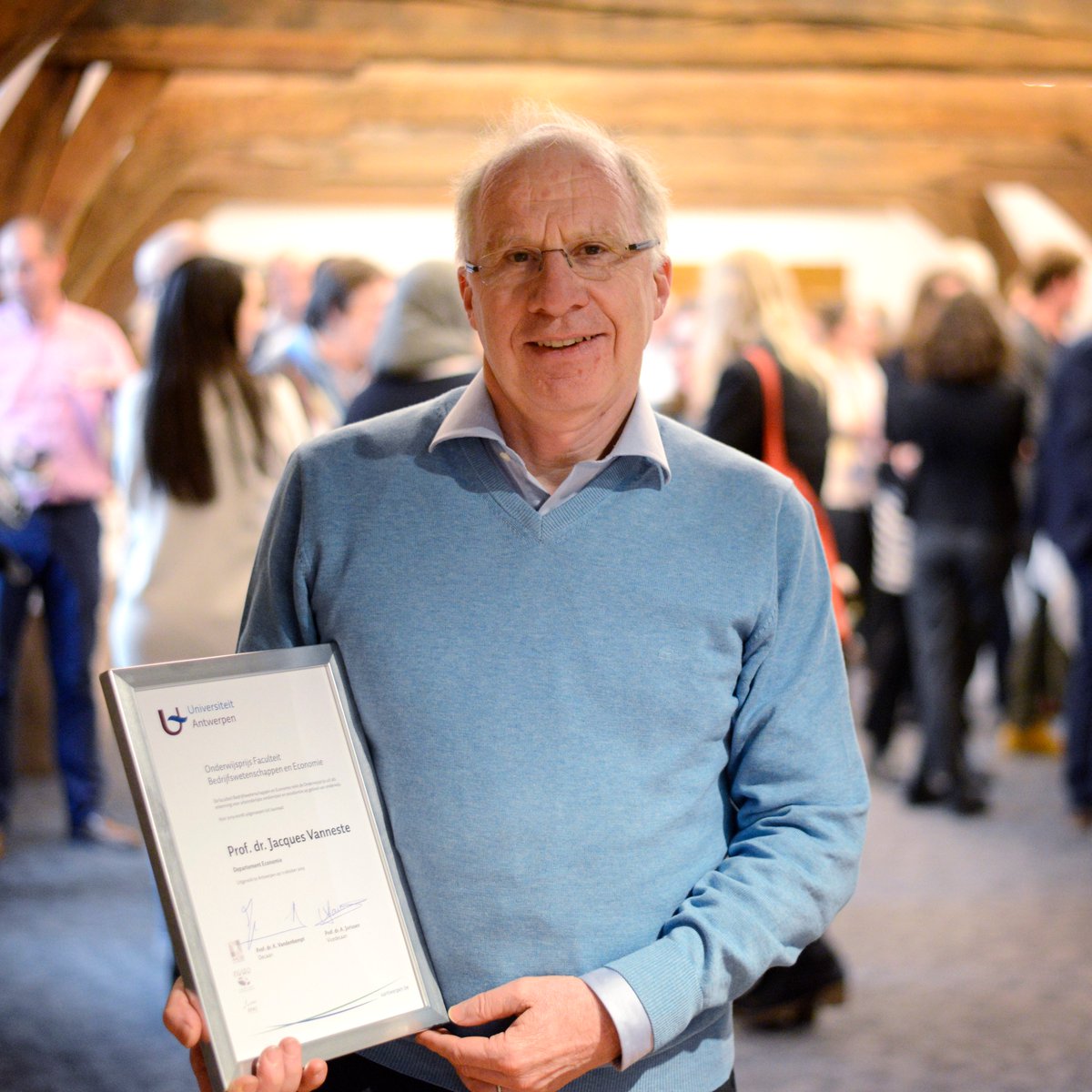 UAntwerpen FBE (@uantwerpenfbe) on Twitter photo Congratulations to prof. dr. Jacques Vanneste! 🥇 He received the annual Award for Education of our faculty. <a href="/UAntwerpen/">UAntwerpen</a> Congratulations to prof. dr. Jacques Vanneste! 🥇 He received the annual Award for Education of our faculty. <a href="/UAntwerpen/">UAntwerpen</a>