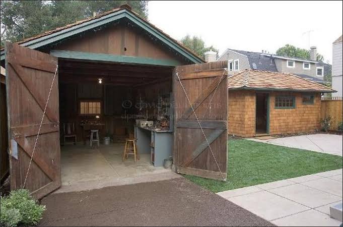 обустройство металлического гаража. компания гаражи. интерьер автомастерской. уолт дисней гараж роя. гараж мечты.