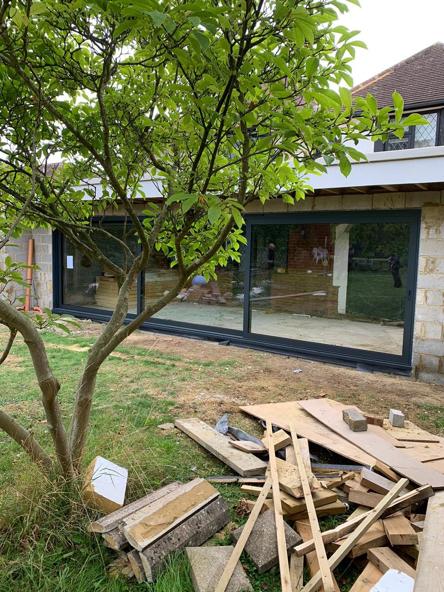 HarpendenWindow's tweet photo. And another Reynears CP130LS lift and slide patio door installed at a massive 8.1 m x 2.2m high 😯 The builder needed a quick turnaround so we manufactured and installed this door in 4 weeks 😎 Ask your supplier if they can do be this efficient 👌 https://t.co/VEd7cRTEqv