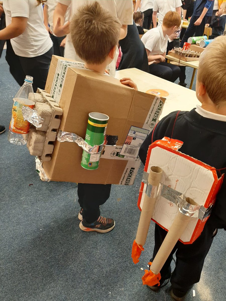 DavidstownPS's tweet photo. @SpaceWeekIRL in our infant room. Jet packs, reacting rockets, art construction and creativity! #aistear #CreativeSchool https://t.co/S9Ge9R0gUW