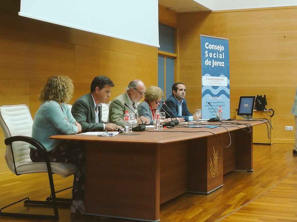 ConsejoSocial's tweet photo. El desarrollo #rural y los programas de actuación a debate con Miguel Ángel Otte moderando la sesión y representantes de @CoagCadiz @GDR_Jerez @ASAJACADIZ y Federación #SolRural.
@iagronomos @Igualdad_Jerez
#JornadasConsejoSocial https://t.co/BWEl3w9DP0