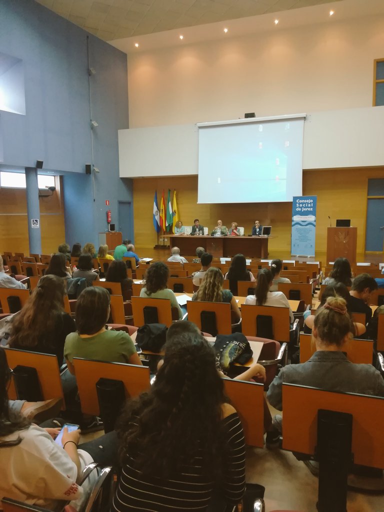 ConsejoSocial's tweet photo. El desarrollo #rural y los programas de actuación a debate con Miguel Ángel Otte moderando la sesión y representantes de @CoagCadiz @GDR_Jerez @ASAJACADIZ y Federación #SolRural.
@iagronomos @Igualdad_Jerez
#JornadasConsejoSocial https://t.co/BWEl3w9DP0