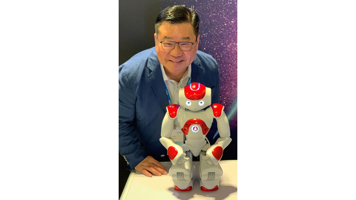HealthAdvances's tweet photo. Gary Cheng @HealthAdvances attended @APACMed's 5th MedTech Forum. This year’s topic, “Unleashing the Potential of Connected Care,” was filled w/ insightful discussions on the role of #digital technologies in #medtech. #APACMedTech 

P.S. Gary made a new friend w/ #IBMwatson's NAO https://t.co/OlojBLjoEC