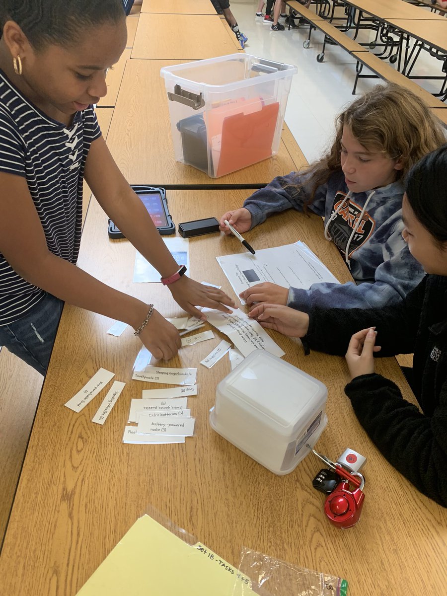 Lunsford_PE's tweet photo. Cracking the code to be better prepared for Natural Disasters! Shout out to our amazing librarians for this amazing activity! @LunsfordLibrary https://t.co/3vDhBcFjSK