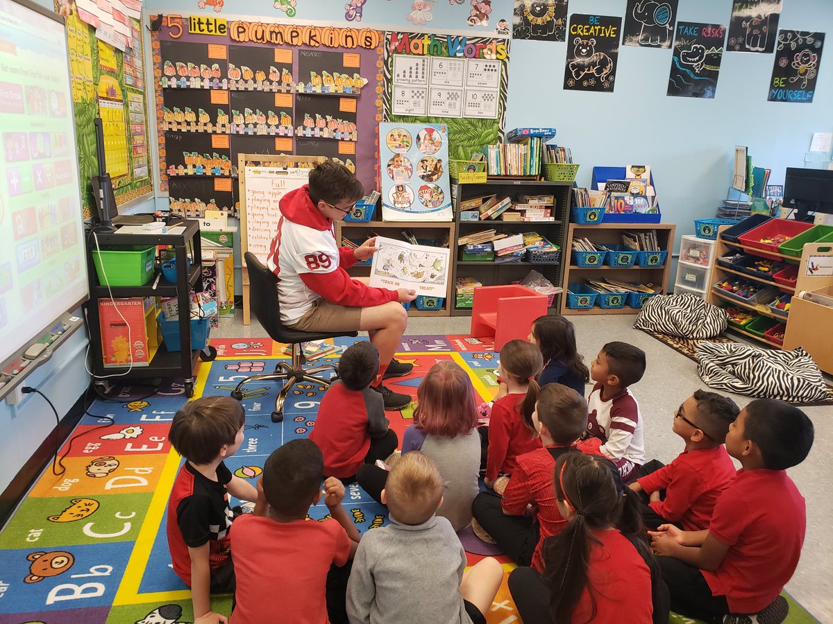 netcongschool's tweet photo. Thanks to LVRHS football players Liam Shalita-Hebbert, Michael Englehardt, Matt Credidio, Matt Karpiak, Gaston Poti, and Coach Don Smolyn for coming to read to our elementary school students. #weareNES #NetcongSchool https://t.co/vZsAi4JmWF
