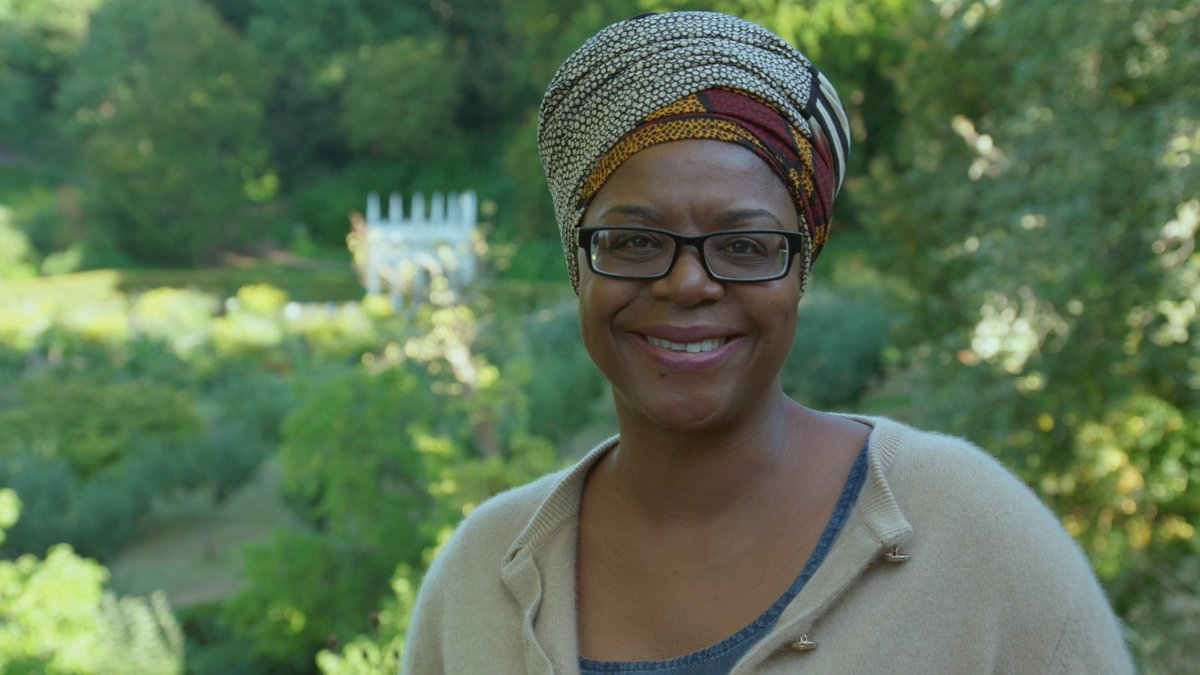 GWandShows's tweet photo. You're in for a treat tonight as garden historian, Advolly Richmond, uncovers the secrets behind the Painswick Rococo Garden where guests used to party hard back in the 18th century. The gates open at 8.00pm, so don't be late🍷 #GardenersWorld #FridayFeeling #gardenhistory https://t.co/q9G29Ky0aM